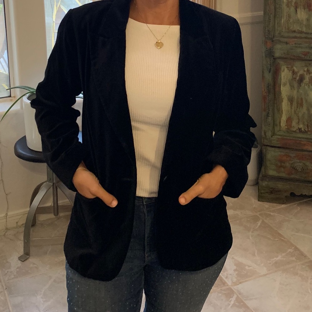 Chico’s black velvet ladies blazer (M Chico’s 1)